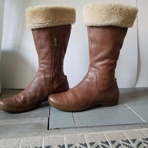 Women's ECCO leather short boot size 8, very good condition